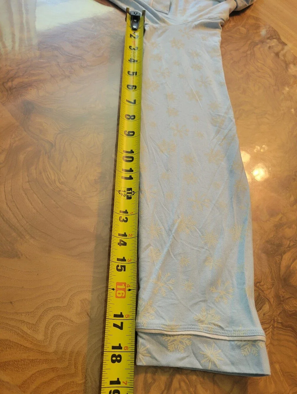 Tommy Johns Light Blue Snowflake Pajama Set Size Small